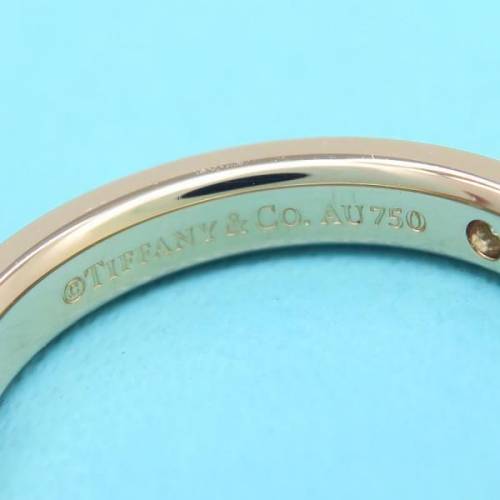 Tiffany＆Co 戒指

三鑽玫瑰金戒指