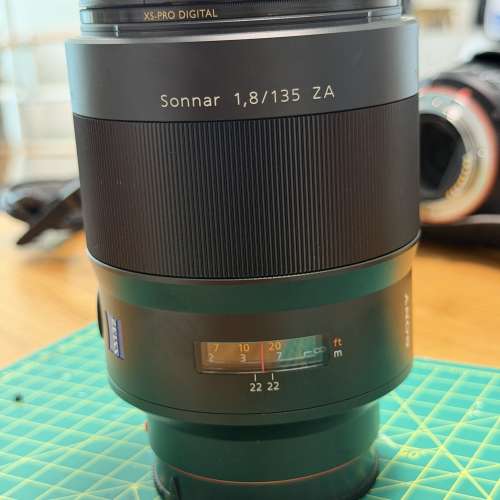 Sony Zeiss Sonnar T* 135mm F1.8 ZA  (SAL 135Z) A-mount