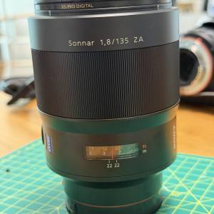 Sony Zeiss Sonnar T* 135mm F1.8 ZA  (SAL 135Z) A-mount
