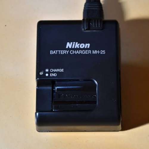 Nikon MH-25  電池充電器