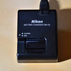 Nikon MH-25  電池充電器