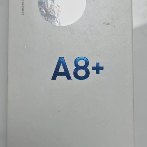 三星A8+