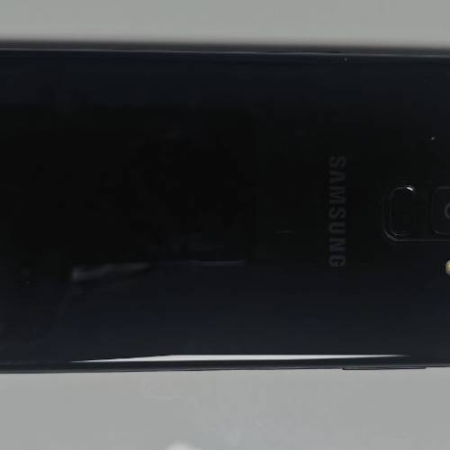 三星A8+