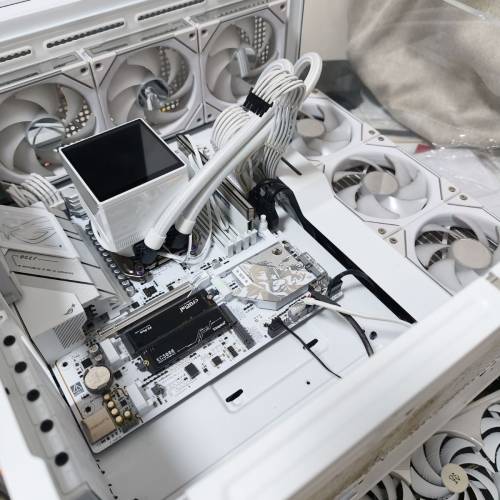 Asus rog strix b850 g 吹雪 全白 送機箱