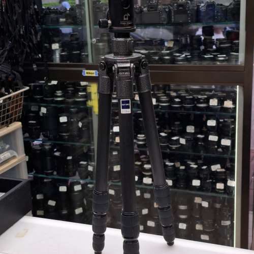 Gitzo 碳纖維三腳 1128 mk2 搭配 Photo-Clam 雲台。