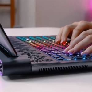 收一部gaming laptop