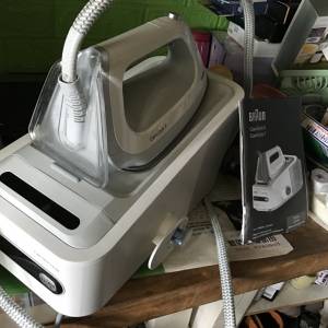 出售Braun CareStyle 5 蒸氣熨斗連底座