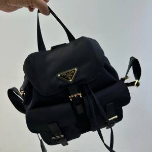 Prada Re-edition 1978背包小號