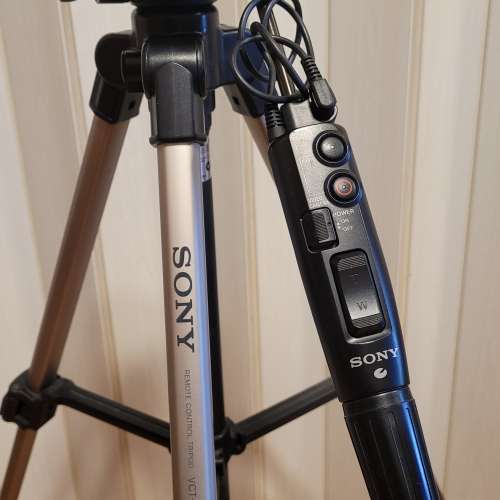 SONY攝錄兩用連遙控腳架。