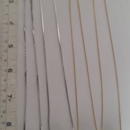 一手四個翡翠A玉路路通 13x14mm，配上銅頸鏈16/18寸如照片。四套共售200元，單一套1...