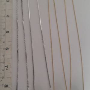 一手四個翡翠A玉路路通 13x14mm，配上銅頸鏈16/18寸如照片。四套共售200元，單一套1...