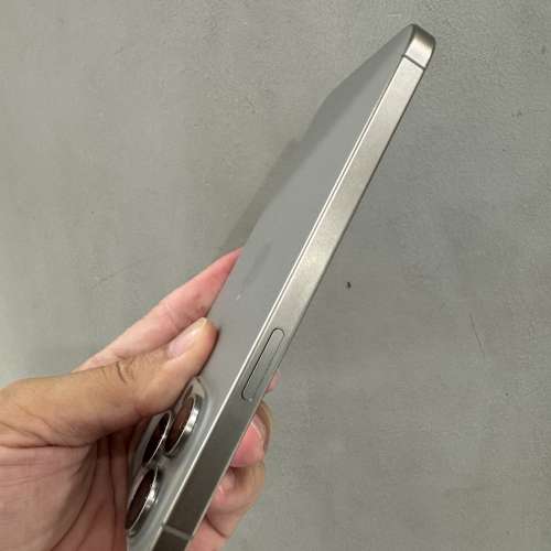 iPhone 15pro max256gb,港行極新，電池85！