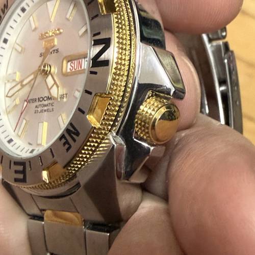 Seiko 精工 5 號盾 SNZF08J1 雙色間金機械錶（100米防水/背透/指南針外圈）淨錶 $999
