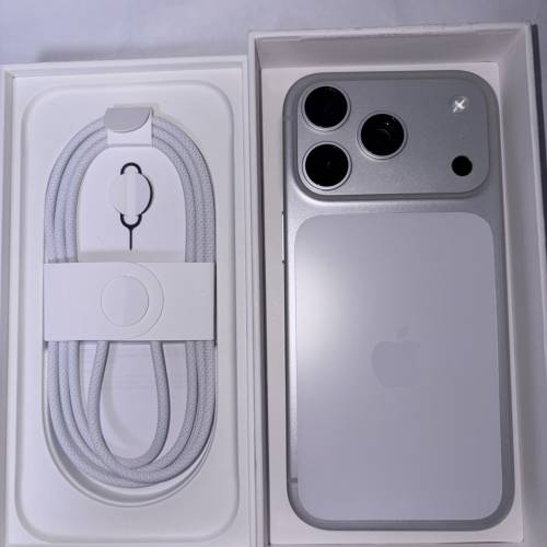 Apple iPhone 17 Pro 銀色256gb 99%新