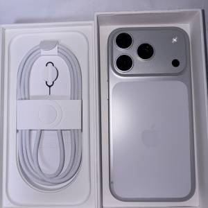 Apple iPhone 17 Pro 銀色256gb 99%新