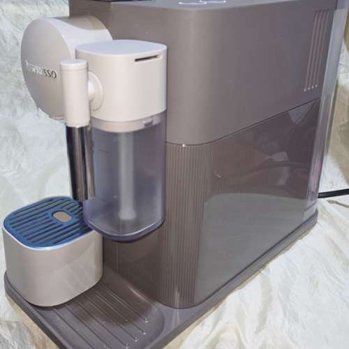 Nespresso 膠囊咖啡機 LATTISSIMA ONE