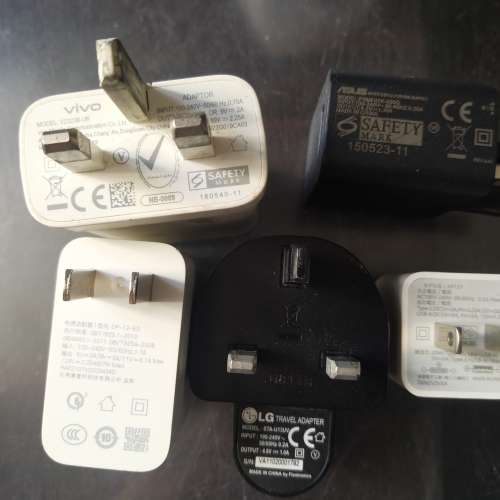 5個充電品加一堆充電線