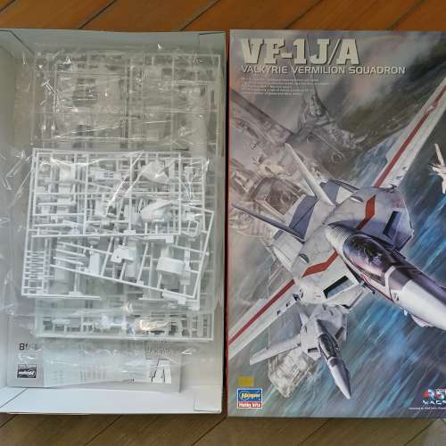 Bandai Macross 超時空要塞 VF-1J/A Valkyrie 模型一套 1:48