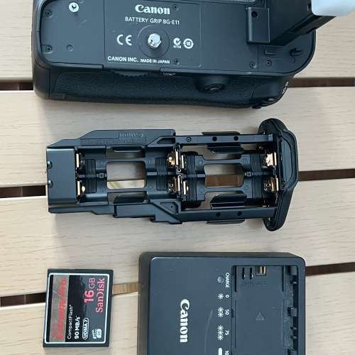 Canon EOS 5D Mark III BG-E11