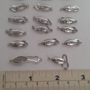 日本進口單行銅魚鉤扣，長約20mm，頭尾有焊口圈，適合於名貴頸鏈用，清貨價20個200...