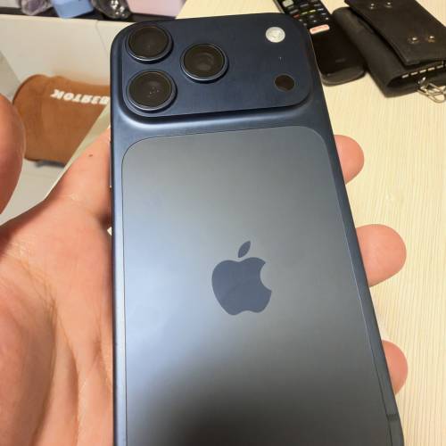 iphone 17pro 256 藍，電暫時仲100，外觀95-98新，仲有保