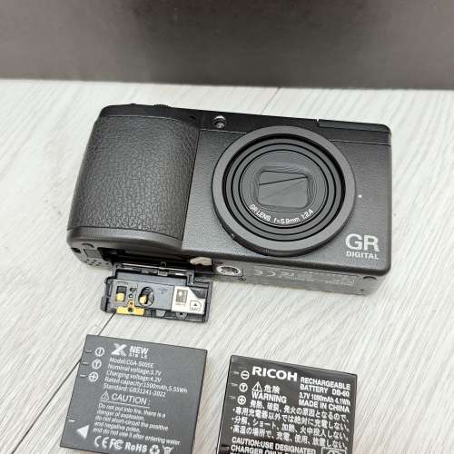 Ricoh gr digital II 新淨連盒，有原裝電池，所有按鈕加閃光燈操作正常