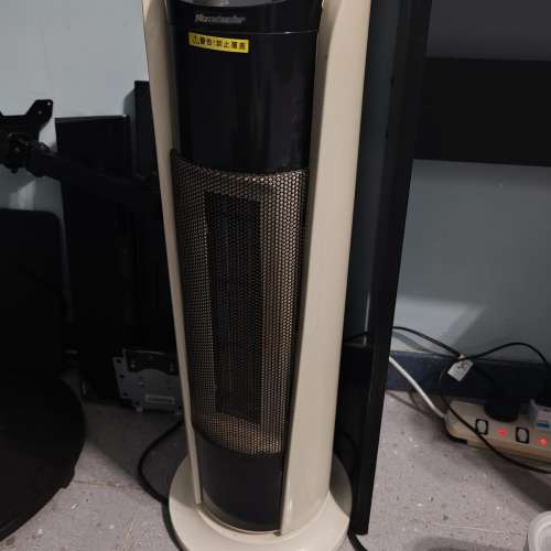 $500 80%新 100% worked Homeleader 直立式陶瓷暖風機（塔式電暖器），外觀為米白色...