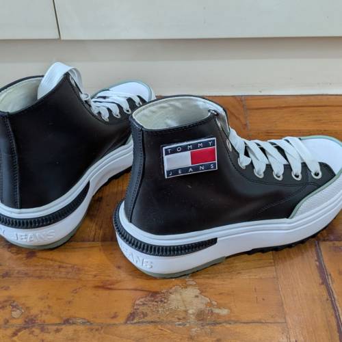TOMMY Hlfiger 厚底女裝波鞋 EU39/UK6/US8 黑色