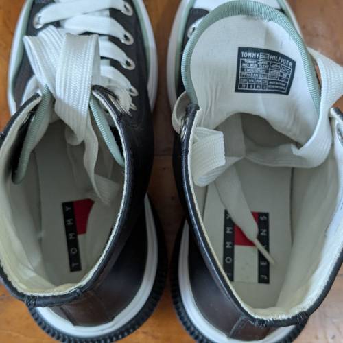 TOMMY Hlfiger 厚底女裝波鞋 EU39/UK6/US8 黑色