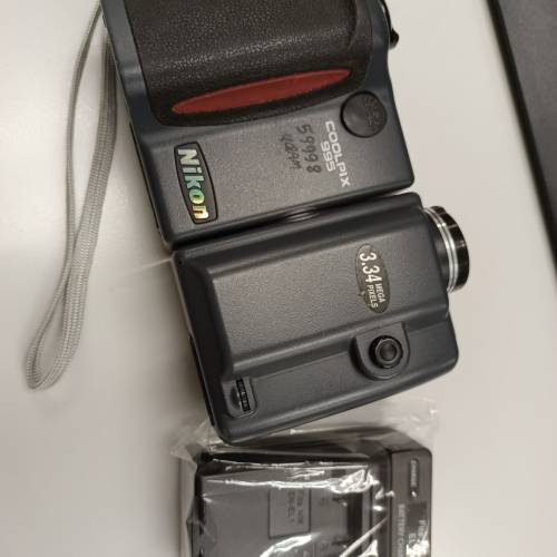 Nikon 995 扭計骰相機