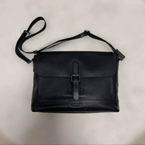 COACH 黑色皮革斜孭袋
