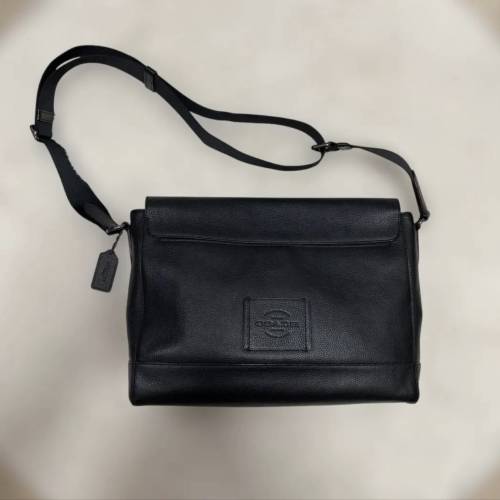 COACH 黑色皮革斜孭袋