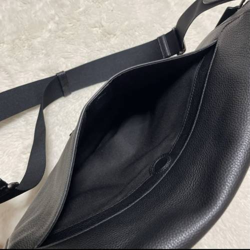 COACH 黑色皮革斜孭袋