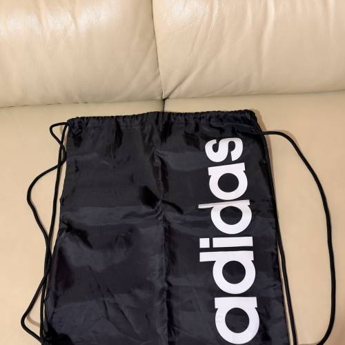 80%新索袋Adidas