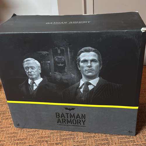 HOT TOYS MMS236 1/6 DC Batman Armory Bruce Wayne Alfred Action Figure