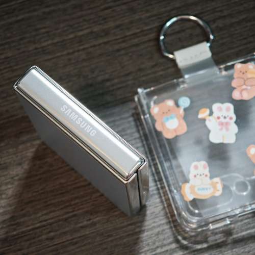 90%新 Samsung Galaxy Z Flip 5 8+256GB 白色 水貨 單Sim Flip5 摺機 內屏幕有小彩點