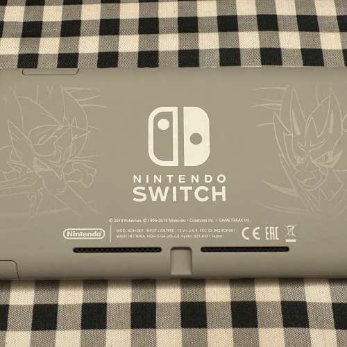 Switch Lite NS 劍盾限定版 雪白靚Mon 99%新 非常少玩同新淨 全新一樣 只遺失了包...
