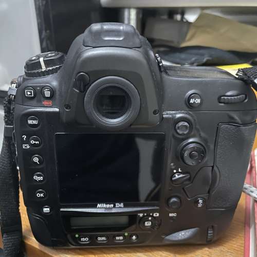 Nikon D4 body full set with packaging