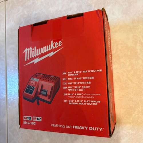 Milwaukee M12 & M18 兩用充電器