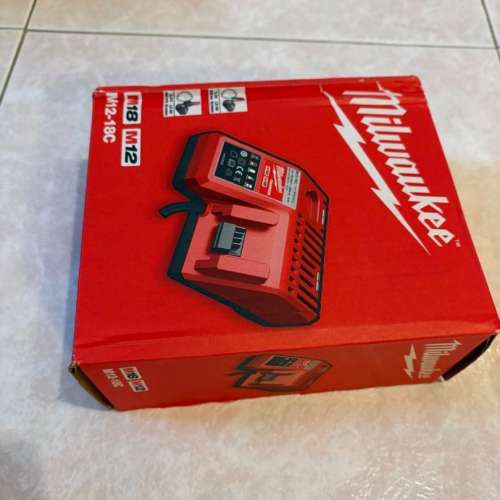 Milwaukee M12 & M18 兩用充電器