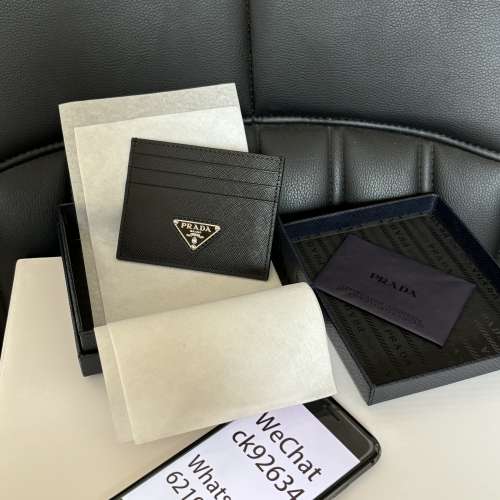 Prada 卡夾
