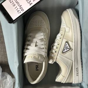 Prada 休閒小白鞋