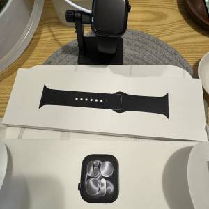 Apple Watch Series 11 GPS 46mm 亮黑鋁金屬 (連豐澤單/保養至27年5月)