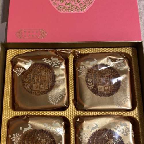 逸東軒流心奶黃月餅券 及 利苑雙黃白蓮蓉月餅（現貨）