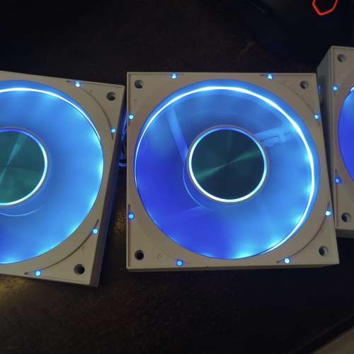 三把白色 12cm ARGB 風扇
