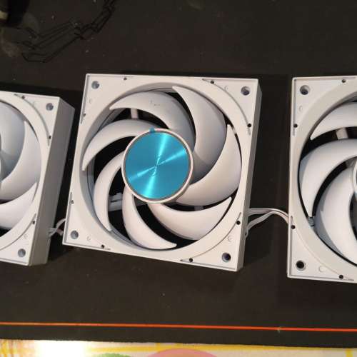 三把白色 12cm ARGB 風扇