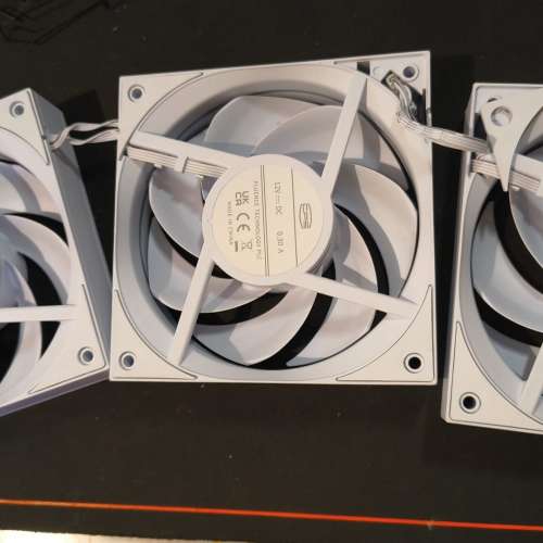 三把白色 12cm ARGB 風扇