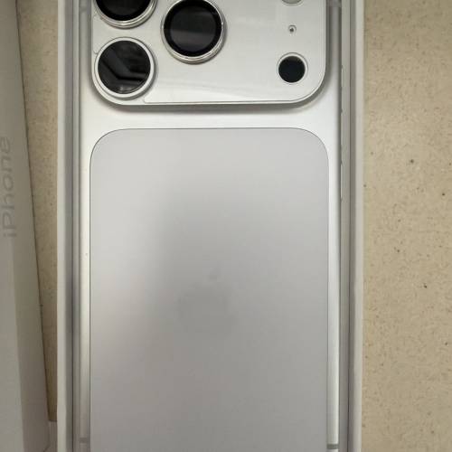 iphone17pro 512 保養到11月30 有全新原裝線