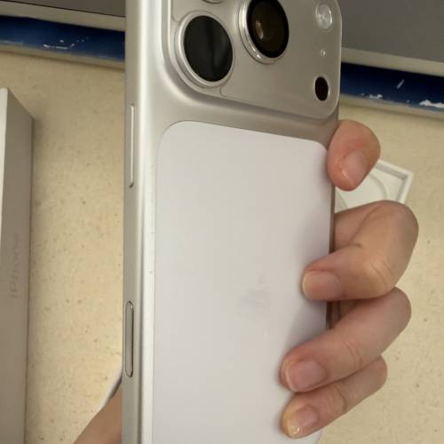iphone17pro 512 保養到11月30 有全新原裝線