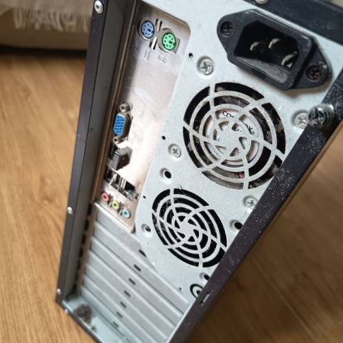 電腦箱